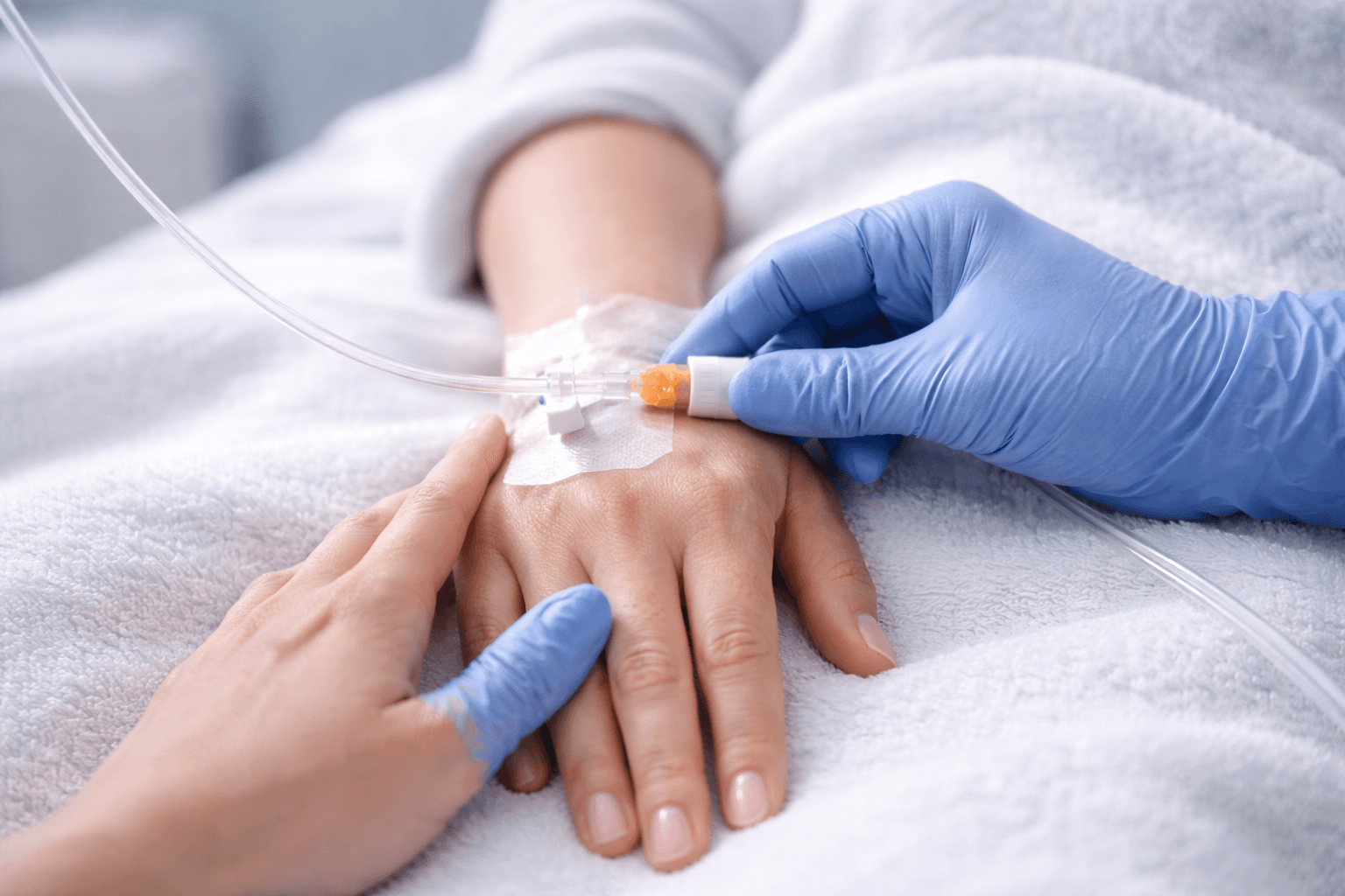 Evde Serum Taktırmak Güvenli mi? Mobil Sağlık Hakkında Her Şey